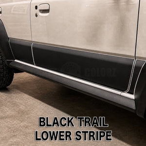 ジムニーノマド JC74Wの車体下部にBLACK TRAIL LOWER STRIPEを装着したマットブラックロアストライプの拡大イメージ