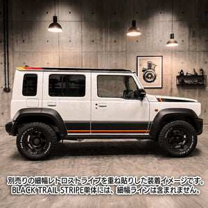ジムニーノマド JC74WにBLACK TRAIL STRIPEと別売りRETRO TRAIL PIN STRIPEを重ね貼りした組み合わせ装着イメージ